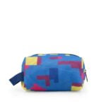 Pojemna kompaktowa kosmetyczka niebieska w klocki 20x15 - tył