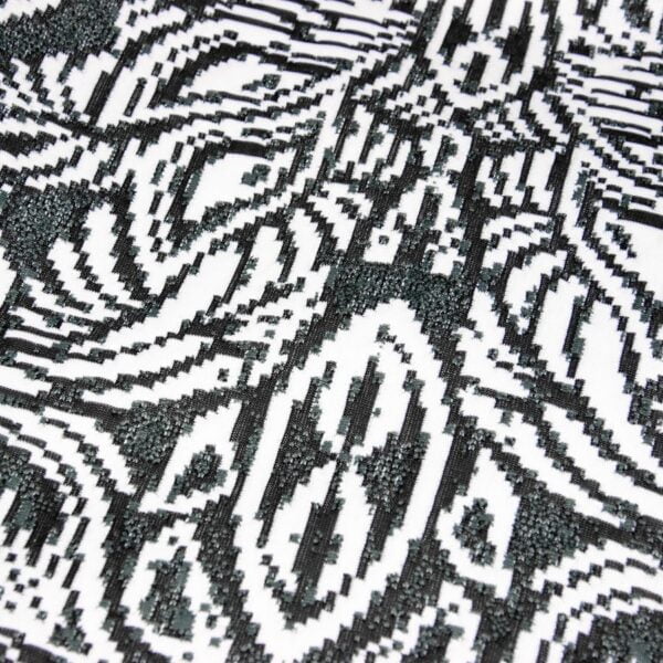 Poszewka na poduszkę dekoracyjną 40x40 w liście czarno-szaro-białe - zbliżenie