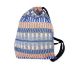 Worek plecak sportowy w pomarańczowo-niebieskie pasy - z kieszonką o wymiarach 35x42 cm i czarnymi sznurkami