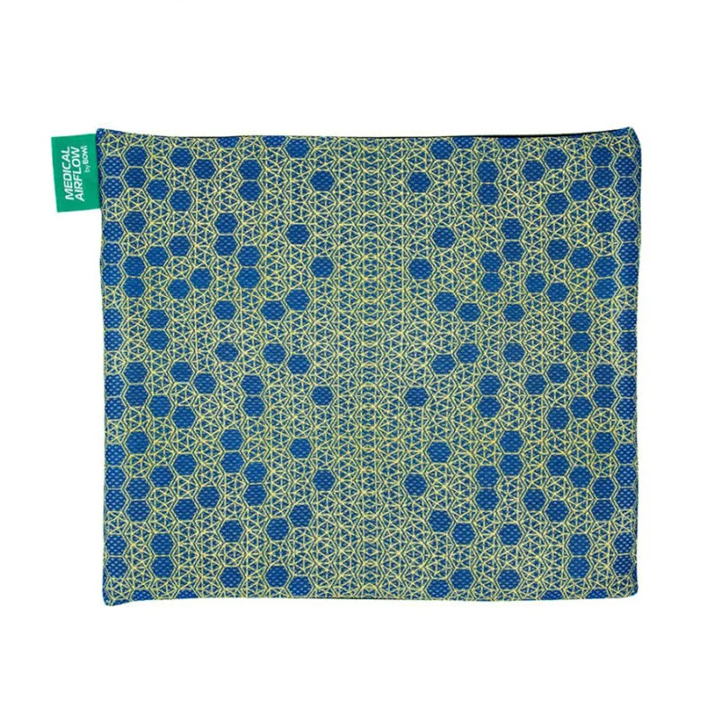 Pokrowiec na poduszkę na siedzisko wózka inwalidzkiego 45x40 cm AIRFLOW - wzór niebieskie plastry miodu