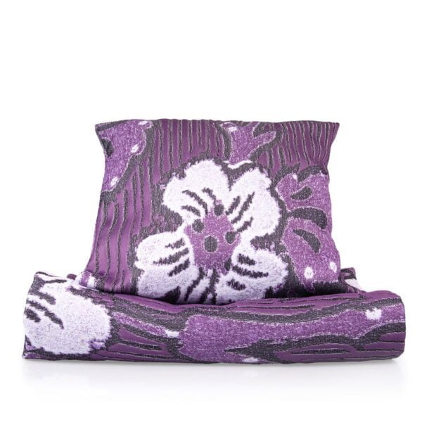 Zestaw narzuta i poszewka na poduszkę dekoracyjna w fioletowe kwiaty