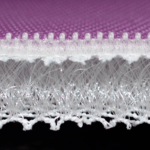 Przekrój poduszki ogrodowej stworzonej z dzianiny dystansowej w odcieniu fioletu