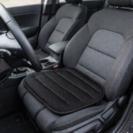 Poduszka na fotel samochodowy AirDrive Classic czarna z czerwoną nitką - obrazek 2