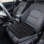 Poduszka na fotel samochodowy AirDrive Classic czarna z czerwoną nitką - obrazek 2